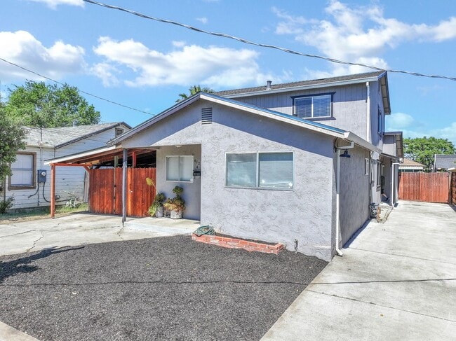 property at 612 W 15th St