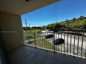 5201 Geneva Way, Unit 306 in Doral, FL - Building Photo - Building Photo