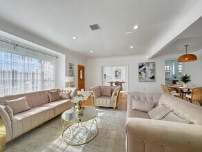 4523 Saturn St, Unit 4523 Saturn Street in Los Angeles, CA - Building Photo - Building Photo