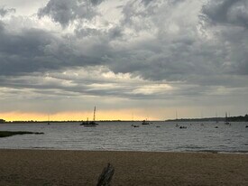 101 Orchard St, Unit 101 in Oyster Bay, NY - Building Photo