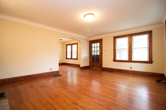 2151 W Sylvania Ave in Toledo, OH - Building Photo - Building Photo