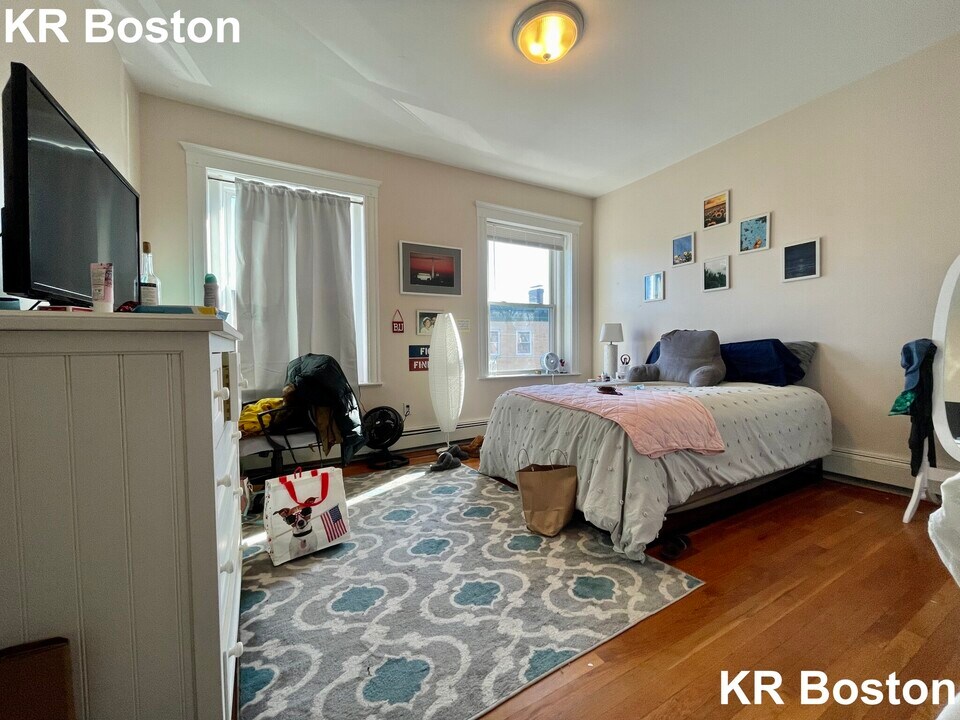 18 Saint Lukes Rd in Boston, MA - Building Photo