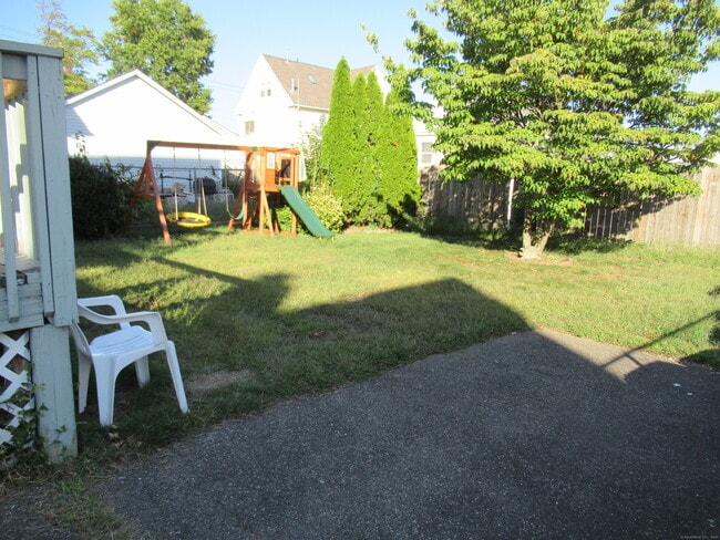 330 Bradley St in Bridgeport, CT - Building Photo - Building Photo