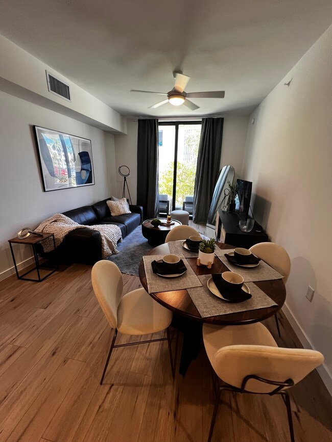 7082 W 4th Ct, Unit A1 in Hialeah, FL - Foto de edificio - Building Photo