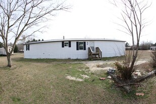 7025 Ottis Ln in Parkton, NC - Building Photo