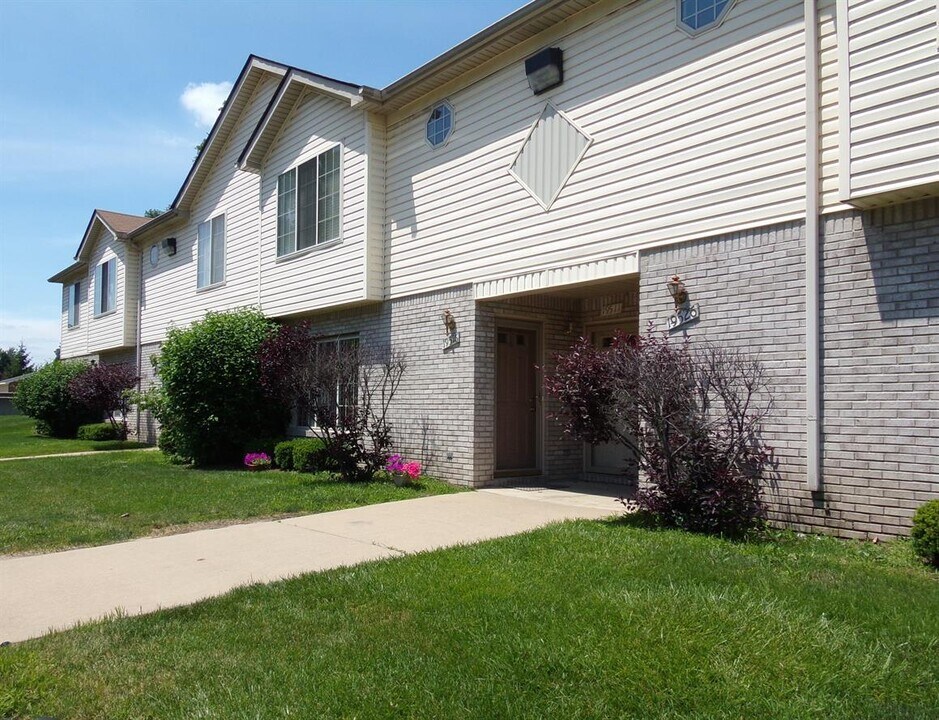 19586 Spagnuolo Ln in Roseville, MI - Building Photo