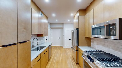 145 Sutherland Rd, Unit 1 in Boston, MA - Foto de edificio - Building Photo