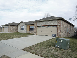 Golden Avenue Estates in Springfield, MO - Building Photo - Building Photo