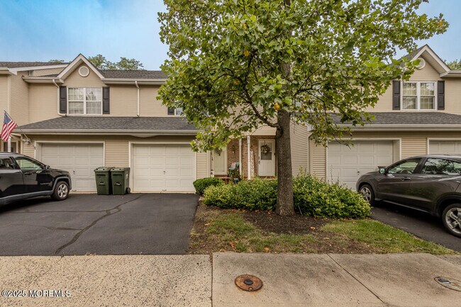 14 Lucia Ct in Matawan, NJ - Building Photo - Building Photo