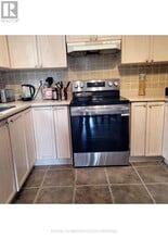 630 Drury Ln in Burlington, ON - Building Photo - Building Photo
