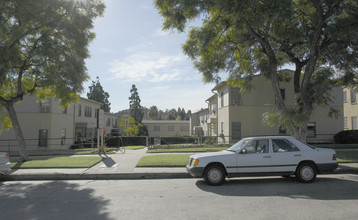 3320 Rowena Ave in Los Angeles, CA - Building Photo - Building Photo