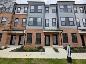 622 Sadie Cir in New Brunswick, NJ - Building Photo