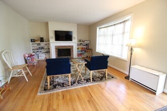 7624 Erie St in Annandale, VA - Foto de edificio - Building Photo