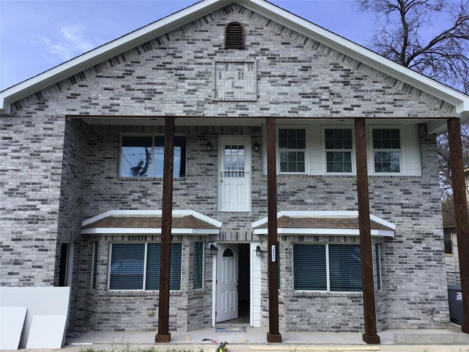 2311 Vagas St in Dallas, TX - Foto de edificio