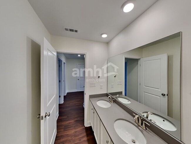 property at 5231 Valor Dr