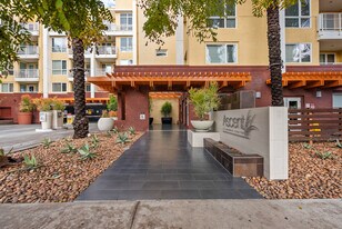 21301 Erwin St, Unit 206 in Woodland Hills, CA - Building Photo