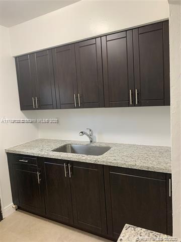 1165 NW 63rd St in Miami, FL - Building Photo