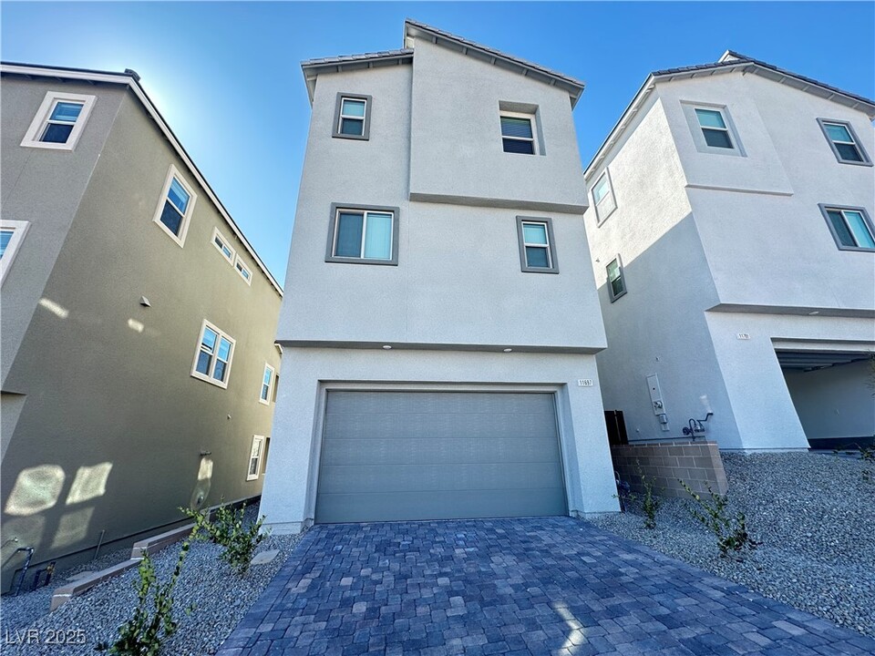 11697 Stone Curlew Ave in Las Vegas, NV - Building Photo