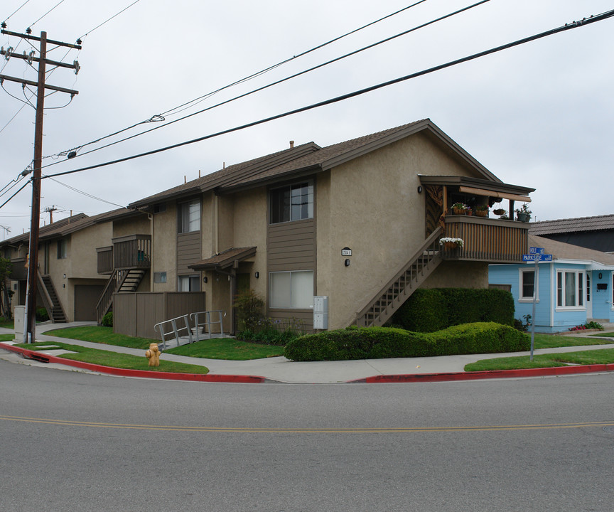 7841 Holt Ave in Huntington Beach, CA - Building Photo