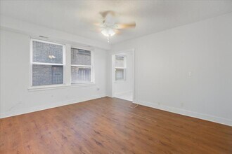 3727 N Pine Grove Ave in Chicago, IL - Building Photo - Building Photo