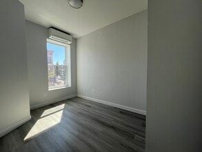 5022 5th Ave, Unit 1 in Brooklyn, NY - Foto de edificio - Building Photo