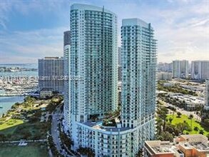 1900 N Bayshore Dr, Unit # 3202 in Miami, FL - Foto de edificio - Building Photo