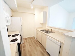 711 SW 111th Way in Pembroke Pines, FL - Building Photo - Building Photo
