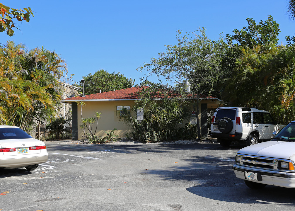 611 NE 29th Dr in Wilton Manors, FL - Building Photo