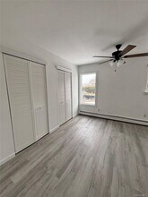 73 Colonial Dr in East Patchogue, NY - Foto de edificio - Building Photo