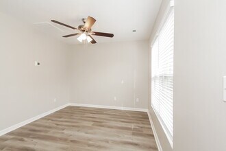 6516 Lynmont Dr in Charlotte, NC - Foto de edificio - Building Photo