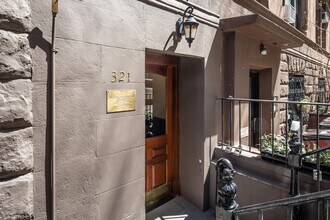 321 W 82nd St in New York, NY - Building Photo - Building Photo