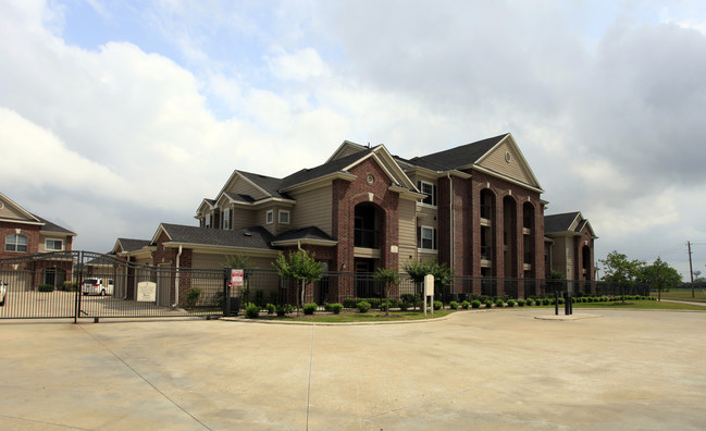 Seville Place Apartments in La Porte, TX - Building Photo - Building Photo