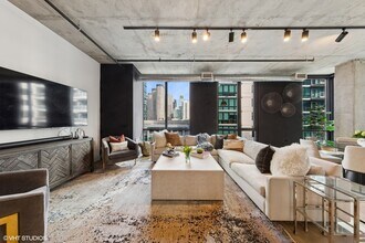 111 S Peoria St in Chicago, IL - Building Photo - Building Photo