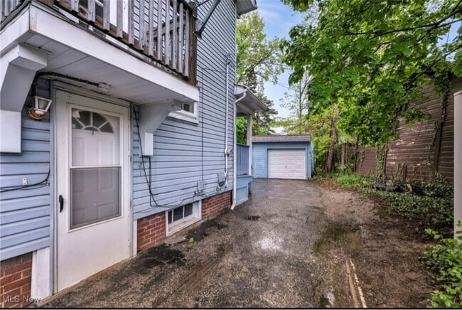 955 Dresden Rd in Cleveland Heights, OH - Foto de edificio - Building Photo