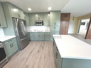 1608 Mountain View Ave in Oceanside, CA - Building Photo - Building Photo