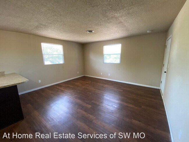 1400 S Campbell Ave in Springfield, MO - Building Photo - Building Photo