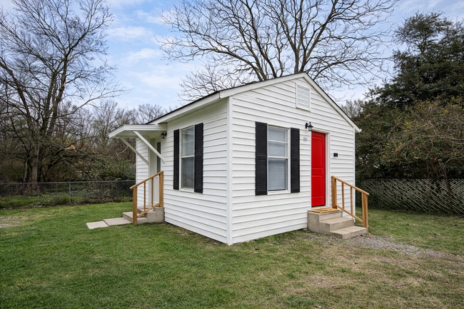 property at 604 S 7th St