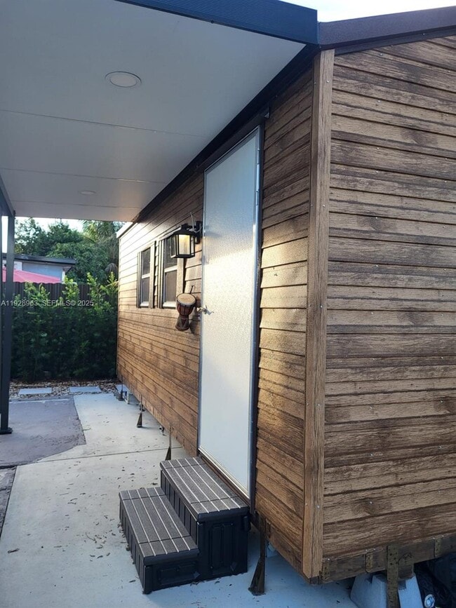 2137 NW 97th St in Miami, FL - Building Photo - Building Photo