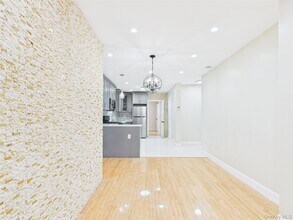 25-16 Curtis St in Queens, NY - Building Photo - Building Photo