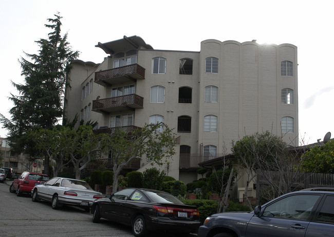 5405 Carlton St in Oakland, CA - Foto de edificio - Building Photo