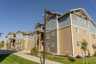 Providence Square in Rexburg, ID - Foto de edificio - Building Photo