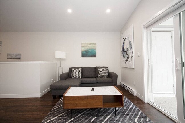 575 Warsaw Avenue Apartments in Winnipeg, MB - Building Photo - Building Photo