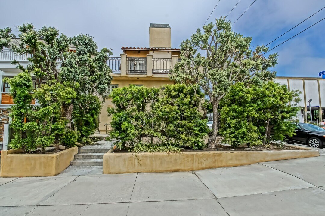333 11th St in Manhattan Beach, CA - Building Photo