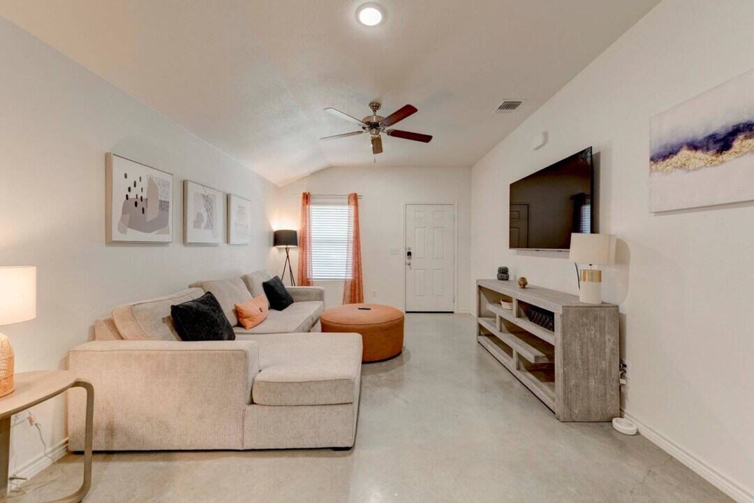 2310 B Zanoletti Ct in Temple, TX - Building Photo