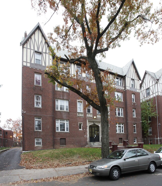 The Pioneer in East Orange, NJ - Foto de edificio - Building Photo