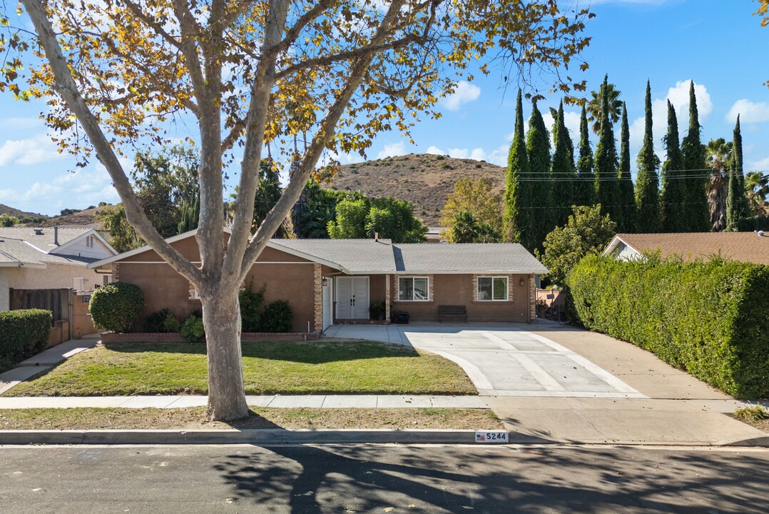 5244 Katherine St in Simi Valley, CA - Foto de edificio