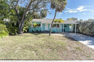 518 77th Ave in St Pete Beach, FL - Building Photo