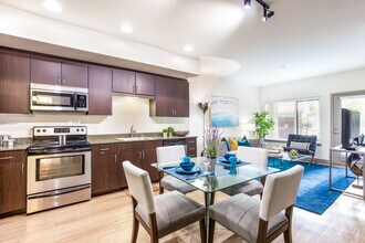 LINQ Midtown in Sacramento, CA - Building Photo - Interior Photo