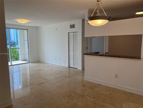 17145 N Bay Rd in Sunny Isles Beach, FL - Building Photo - Building Photo