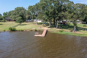 1706 Beavers Point in Bonham, TX - Foto de edificio - Building Photo